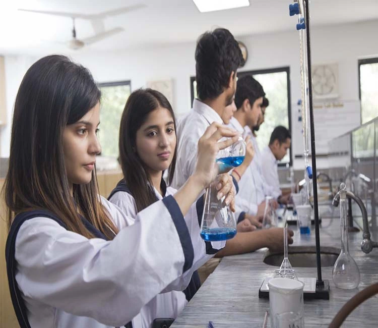 Chemistry & Biology Lab